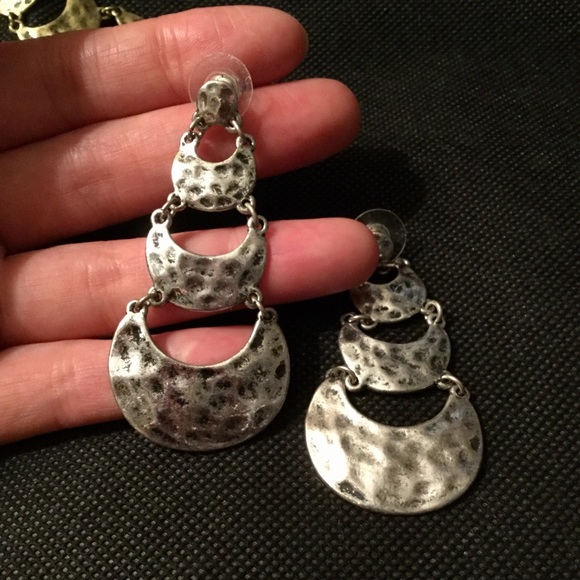 2 for $15🎈2 pairs of earrings in silver and gold - Picture 4 of 6